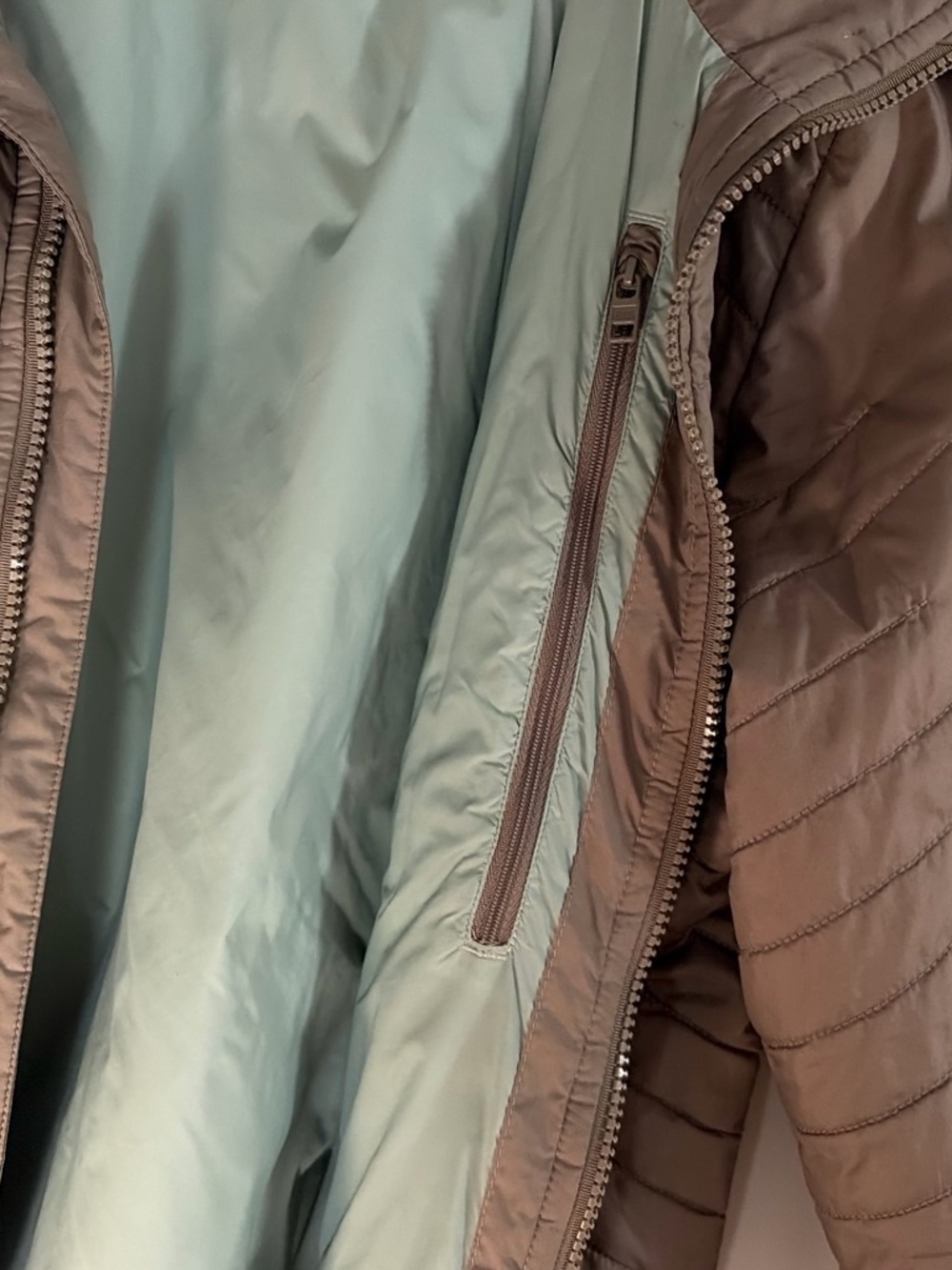 Under Armour Women’s Taupe Lightweight Quilted Puffer Jacket - Picture 3 of 4